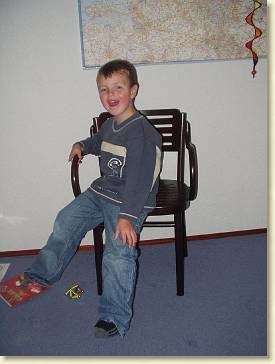 20081101-04 Mark poseert op de stoel